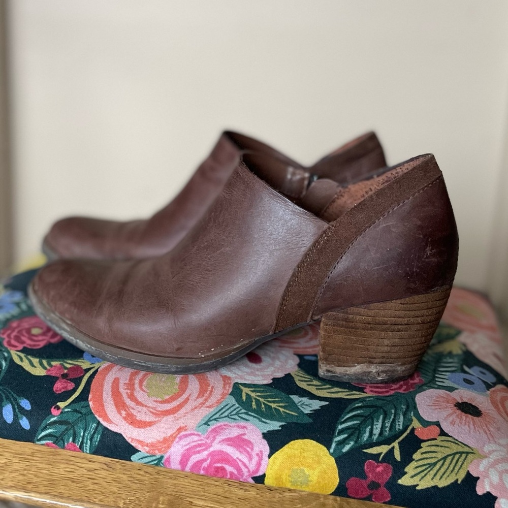 Korks Brown Leather Ankle Booties Shooties